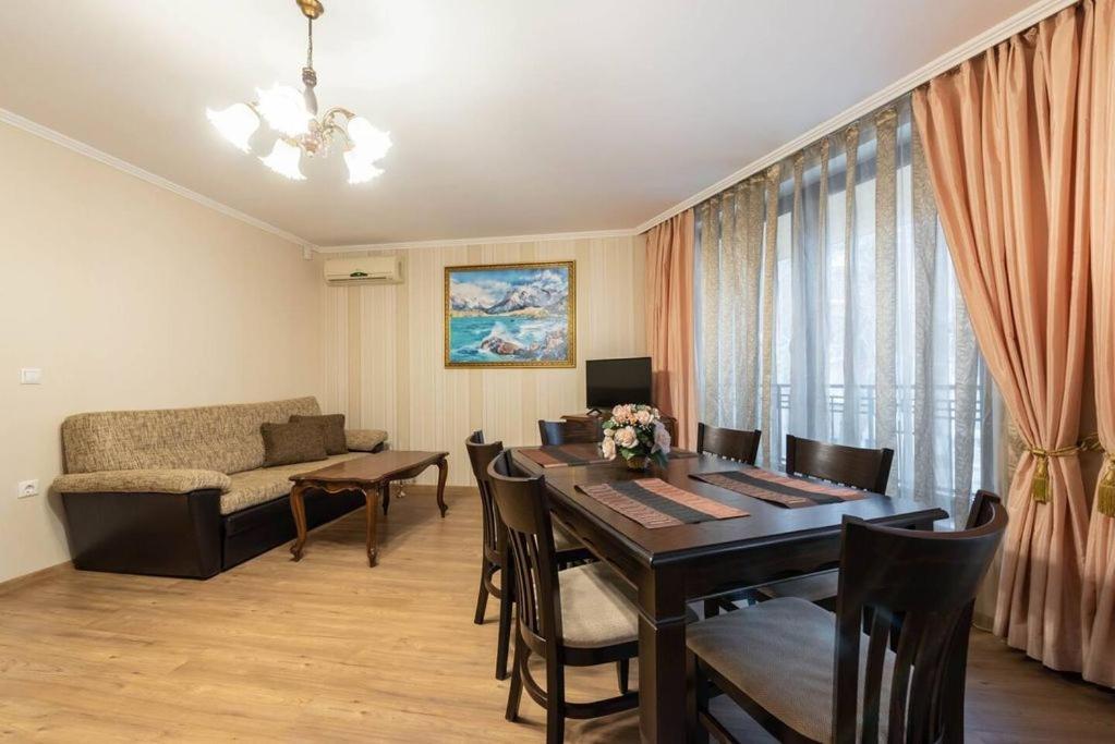 Vazov Residence , Two Bedroom Top Centre Apartment Varna Exterior foto