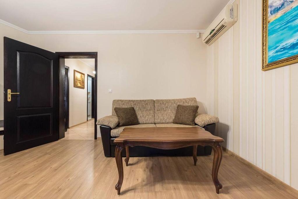 Vazov Residence , Two Bedroom Top Centre Apartment Varna Exterior foto